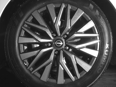 Used 2025 Nissan Altima 2.5 SV FWD image 12