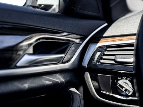 Used 2021 BMW 530i w/ M Sport Package RWD image 14