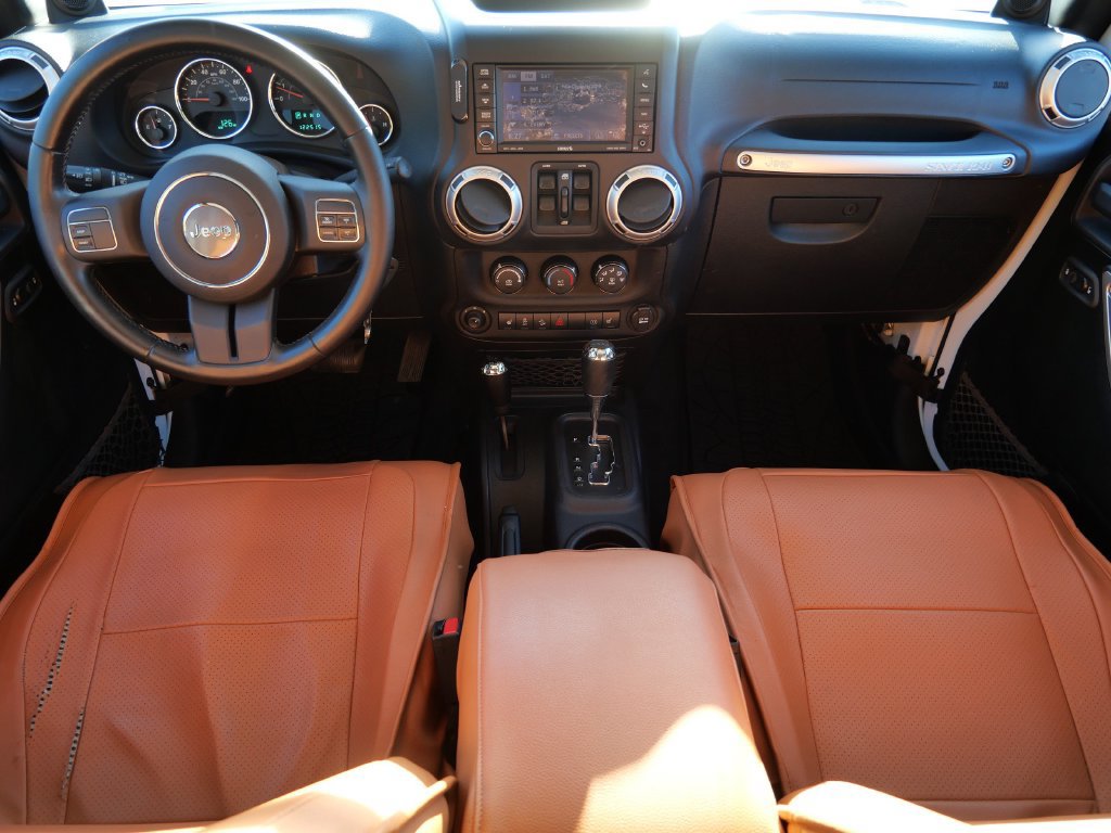 Used 2012 Jeep Wrangler Unlimited Sahara w/ Max Tow Pkg AWD/4WD image 15