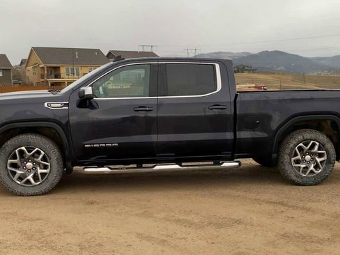 Used 2023 GMC Sierra 1500 SLE w/ Preferred Package image 5