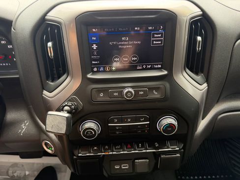 Used 2022 Chevrolet Silverado 1500 Custom Trail Boss w/ LPO, Dark Essentials Package AWD/4WD image 15