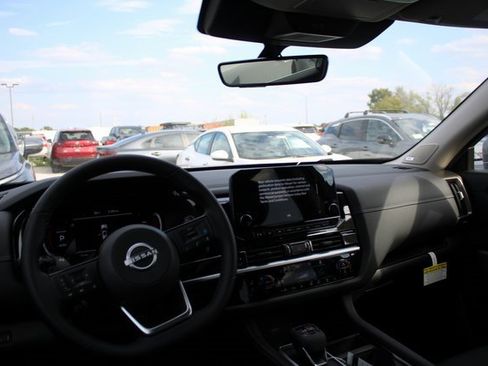 New 2025 Nissan Pathfinder Platinum w/ Lighting Package (N92) image 9