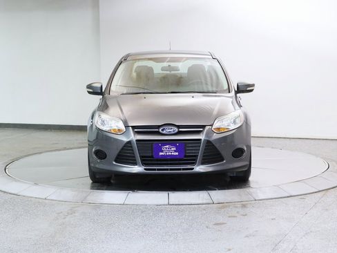 Used 2014 Ford Focus SE w/ SE Winter Package image 2