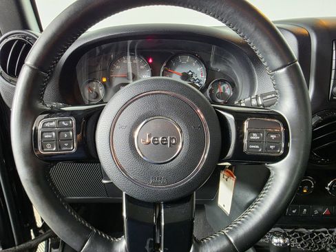 Used 2017 Jeep Wrangler Unlimited Sahara AWD/4WD image 9