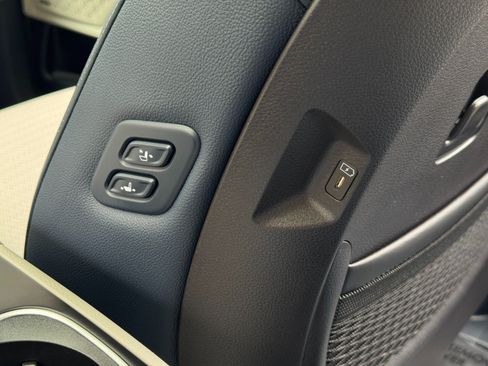 Used 2025 Kia Carnival SX Prestige FWD image 39
