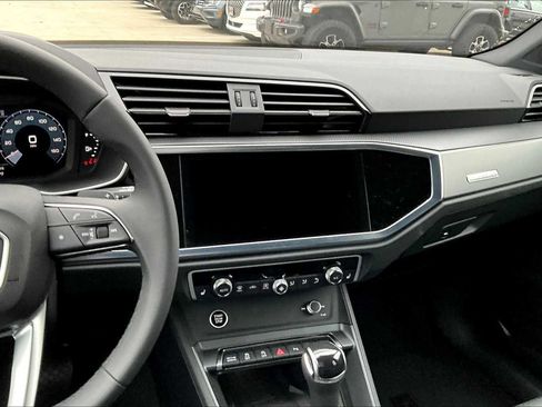 Used 2025 Audi Q3 2.0T Premium AWD/4WD image 6