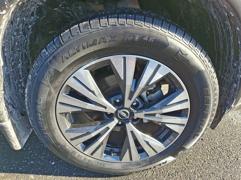 Used 2022 Nissan Rogue SV w/ SV Premium Package image 8