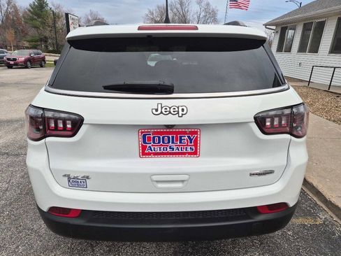 Used 2022 Jeep Compass Latitude w/ Convenience Group image 3