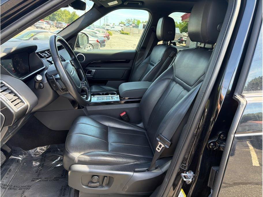 Used 2019 Land Rover Discovery SE AWD/4WD image 12