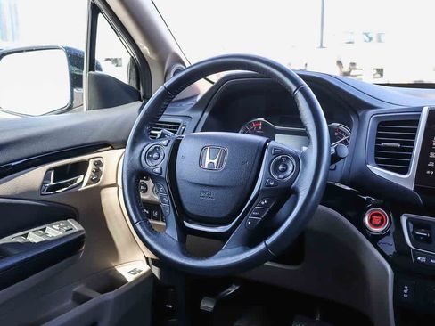 Used 2017 Honda Pilot Touring image 16