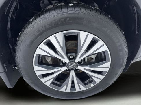 Used 2023 Nissan Rogue SV image 9