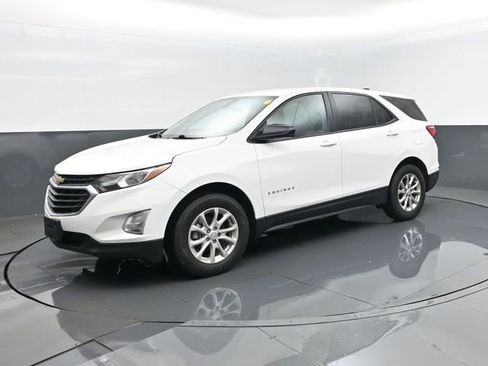 Used 2021 Chevrolet Equinox LS w/ LS Convenience Package AWD/4WD image 1