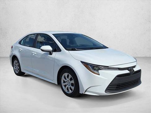 Used 2024 Toyota Corolla LE FWD image 3