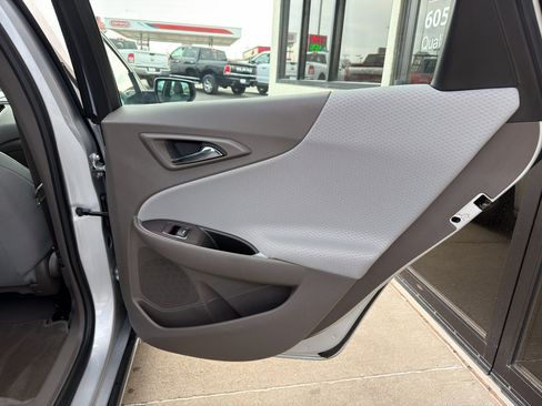 Used 2018 Chevrolet Malibu LS FWD image 9