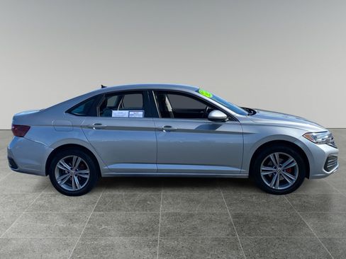 Used 2022 Volkswagen Jetta SE FWD image 6