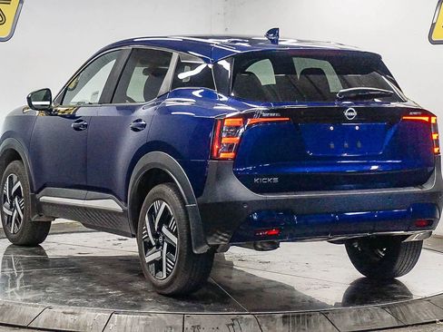 Used 2025 Nissan Kicks SV image 2