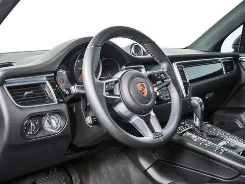 Used 2018 Porsche Macan AWD/4WD image 6