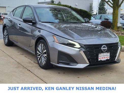 Certified 2025 Nissan Altima 2.5 SV image 1