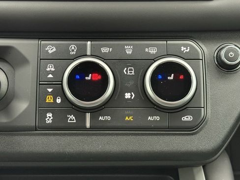 Certified 2025 Land Rover Defender 130 V8 image 31