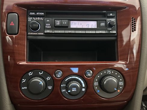 Used 2004 Mitsubishi Diamante LS image 24