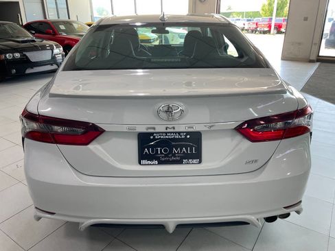 Used 2024 Toyota Camry SE image 6