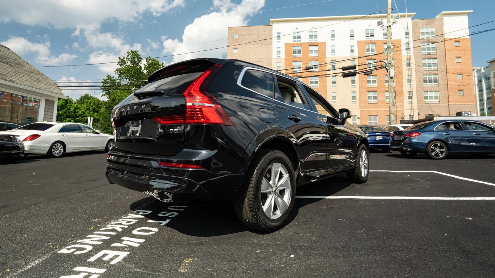 Used 2022 Volvo XC60 B5 Momentum AWD/4WD image 3