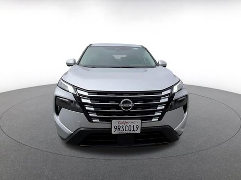Used 2025 Nissan Rogue SV FWD image 4