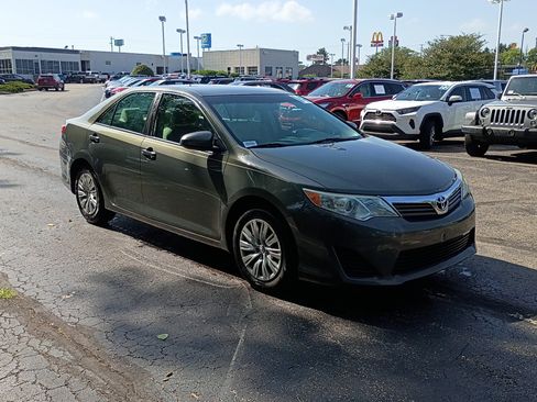 Used 2014 Toyota Camry FWD image 1