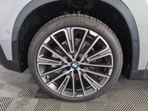 Used 2025 BMW X1 xDrive28i w/ Technology Package image 9
