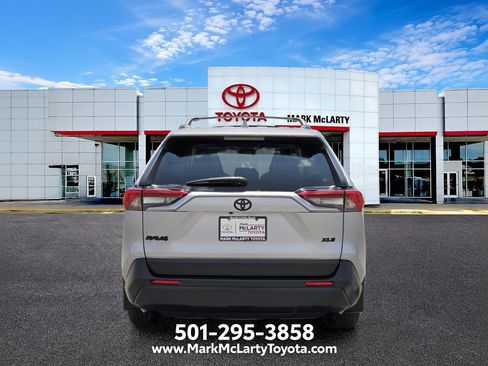 Used 2024 Toyota RAV4 XLE w/ Convenience Package FWD image 4