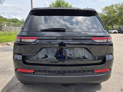 Used 2025 Jeep Grand Cherokee Altitude