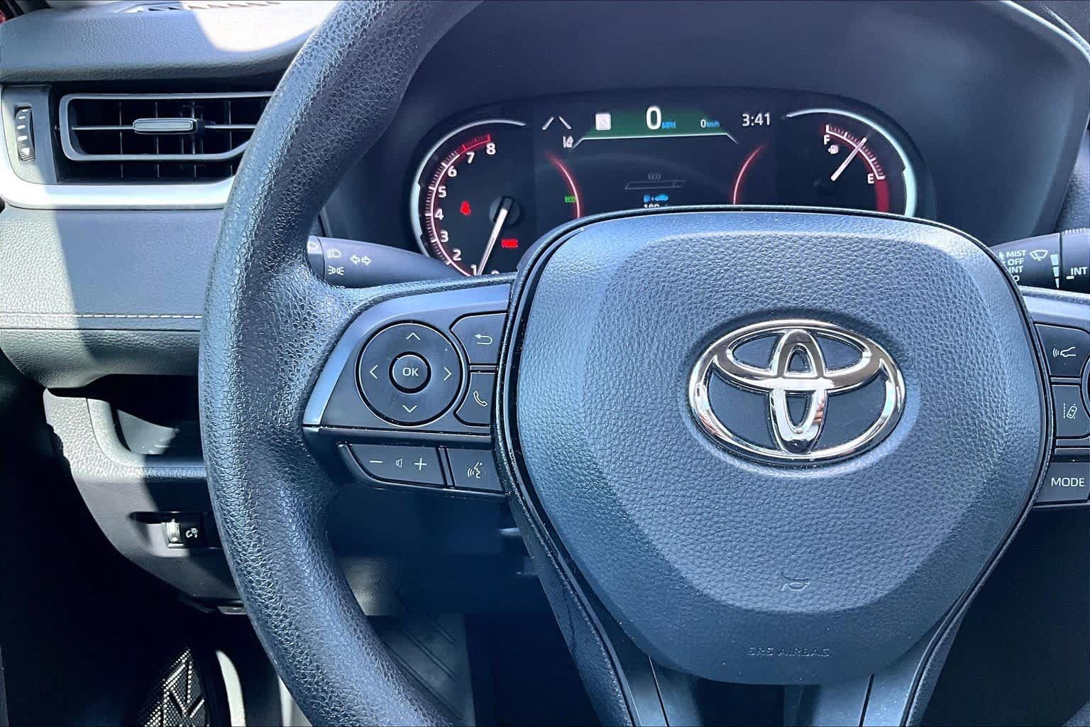 Used 2025 Toyota RAV4 XLE FWD image 22