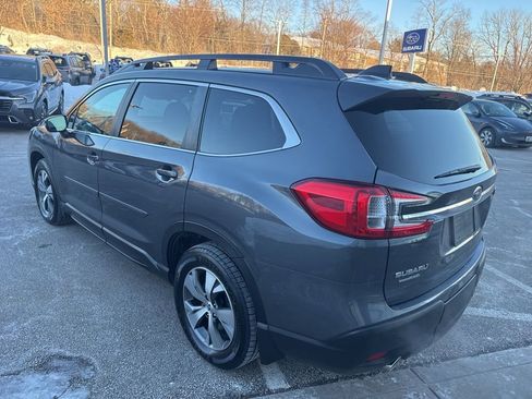 Used 2023 Subaru Ascent Premium w/ Convenience Package image 4