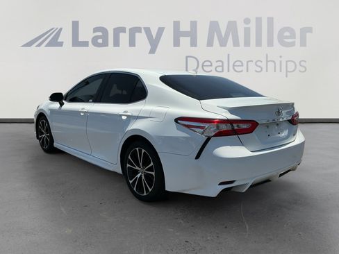 Used 2020 Toyota Camry SE FWD image 3
