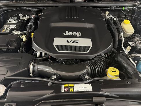 Used 2016 Jeep Wrangler Unlimited Sahara image 30