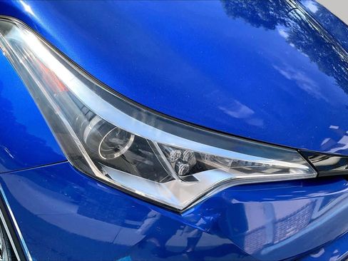 Used 2018 Toyota C-HR XLE FWD image 27