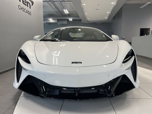 Used 2024 McLaren Artura image 11