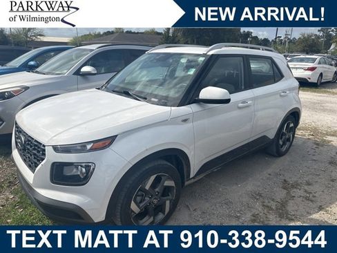 Used 2023 Hyundai Venue SEL image 1
