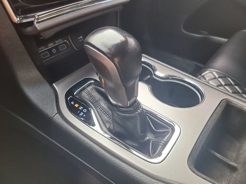 Used 2019 Jeep Grand Cherokee Laredo RWD image 30