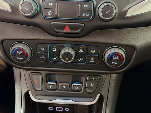 Used 2019 GMC Terrain SLT w/ Preferred Package image 17