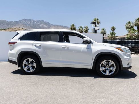 Used 2015 Toyota Highlander Limited Platinum AWD/4WD image 7