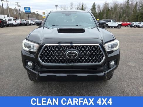 Used 2018 Toyota Tacoma TRD Sport image 3