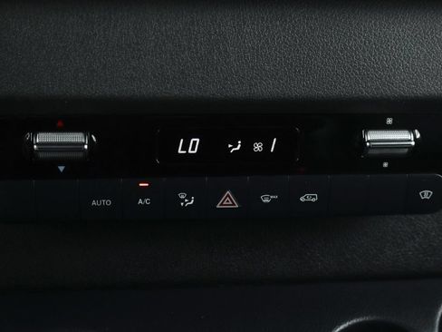 Used 2024 Mercedes-Benz Sprinter 2500 image 37