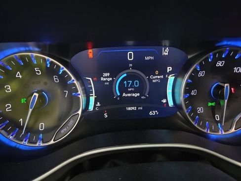 Used 2025 Chrysler Pacifica Select FWD image 9