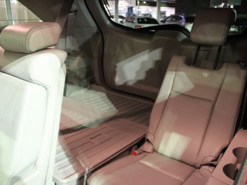 Used 2018 Toyota Highlander XLE image 29