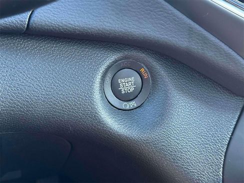 Used 2022 Jeep Cherokee Limited image 27