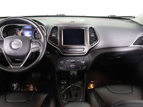 Used 2019 Jeep Cherokee Trailhawk w/ Cold Weather Group image 33