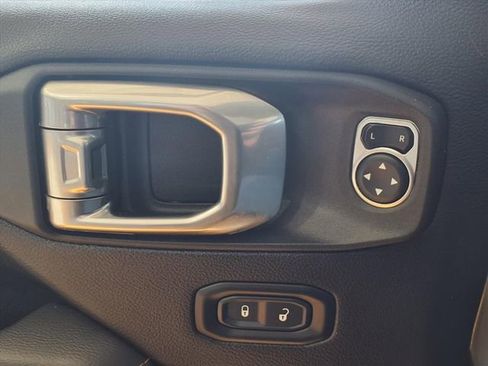 Certified 2022 Jeep Wrangler Unlimited Sahara image 18