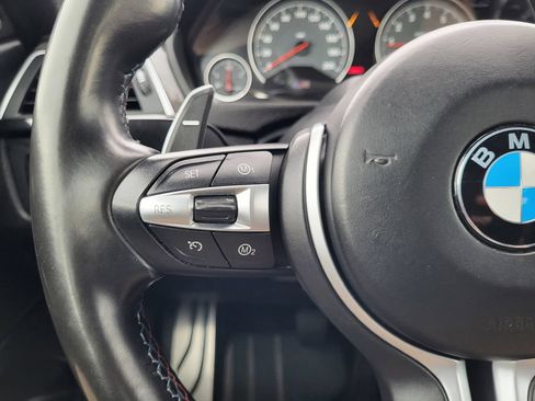 Used 2020 BMW M4 Convertible RWD image 19