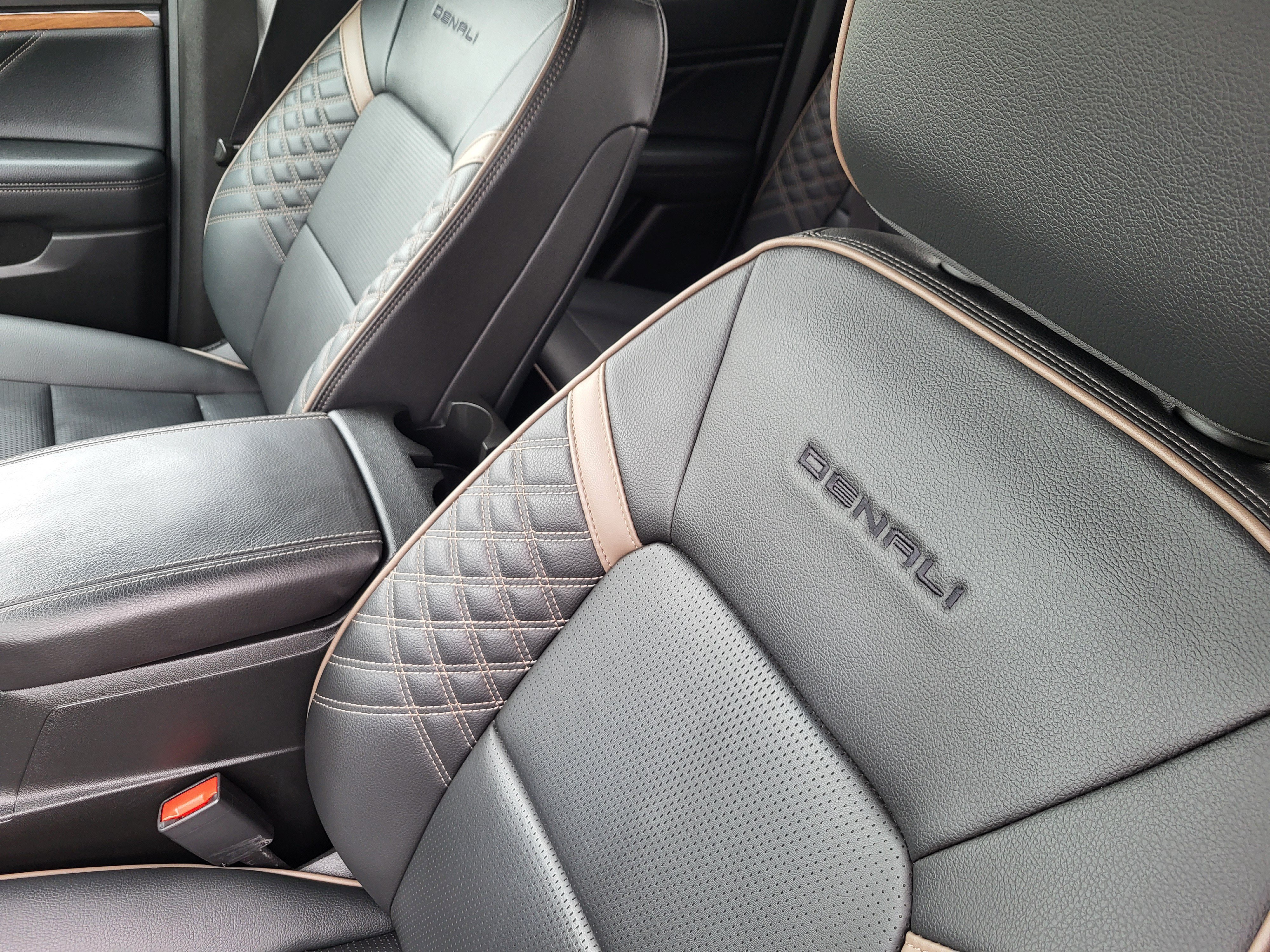 Certified 2023 GMC Canyon Denali w/ Denali Black Edition AWD/4WD image 15